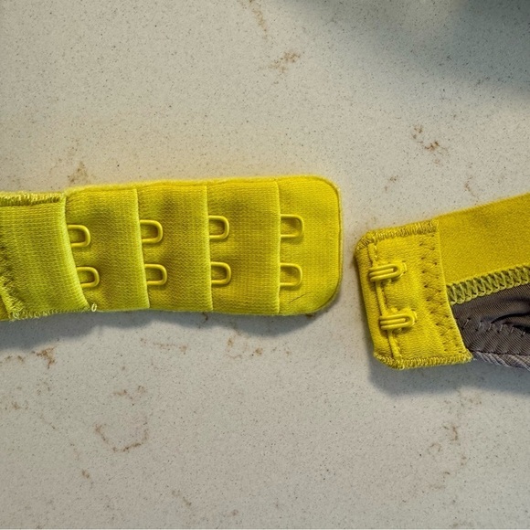 𝅺Victoria’s Secret Uplift Semi Demi bra 34B - Picture 7 of 9